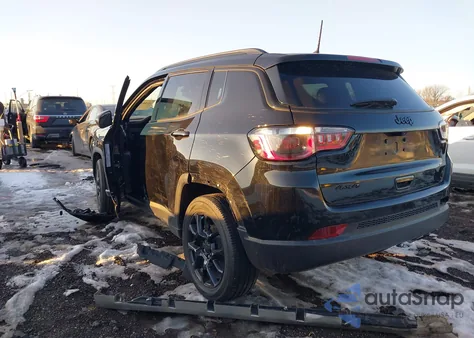 2022 Jeep Compass Altitude 4X4 z USA, uszkodzony, nr VIN 3C4NJDBB1NT194296